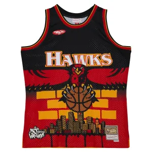 Camiseta Atlanta Hawks Mitchell Ness x Tats Cru Edition Hardwood Classics 2023-24 Negro Swingman para Hombre