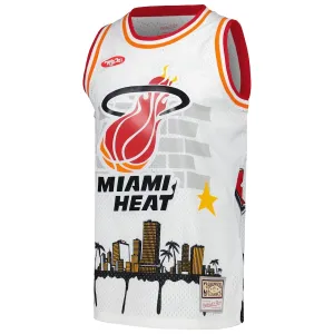 Camiseta Miami Heat Mitchell Ness x Tats Cru Edition Hardwood Classics 2023-24 Blanco Swingman para Hombre