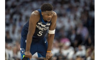 Anthony Edwards dona zapatillas para fomentar el crecimiento infantil