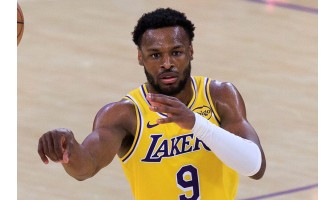 Bronny James está madurando rápidamente bajo el cuidado de su padre
