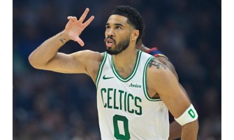 Discusiones sobre la rápida expulsión de un jugador por parte del árbitro