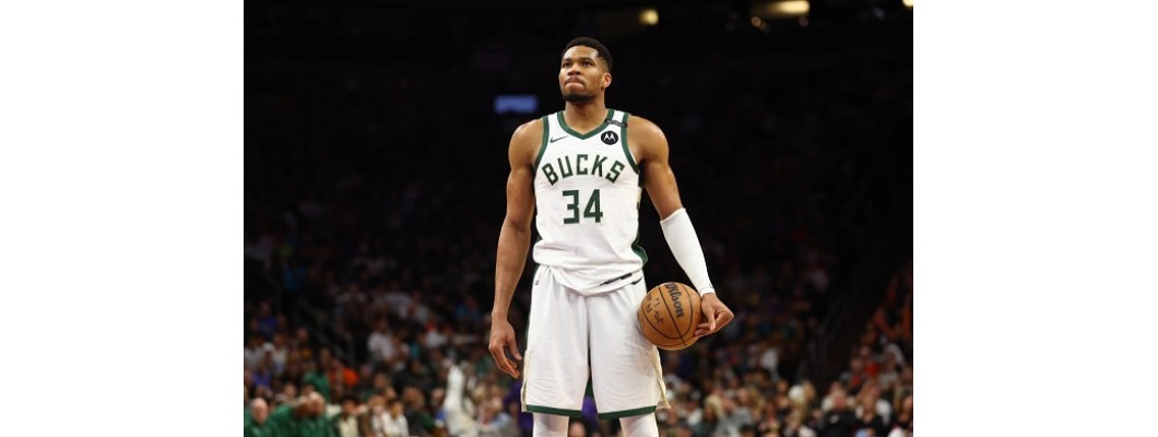 Giannis Antetokounmpo decidió seguir jugando con los Milwaukee Bucks Giannis Antetokounmpo decidió seguir jugando con los Milwaukee Bucks