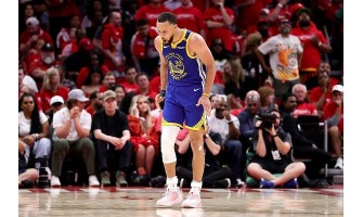 Jimmy Butler se lesionó y abandonó la cancha en el segundo juego de los playoffs