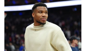 Los Milwaukee Bucks intercambiaron a Giannis Antetokounmpo por otros nueve jugadores