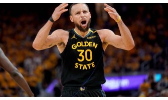 Stephen Curry se retiró del partido por primera vez en su carrera debido a una distensión muscular